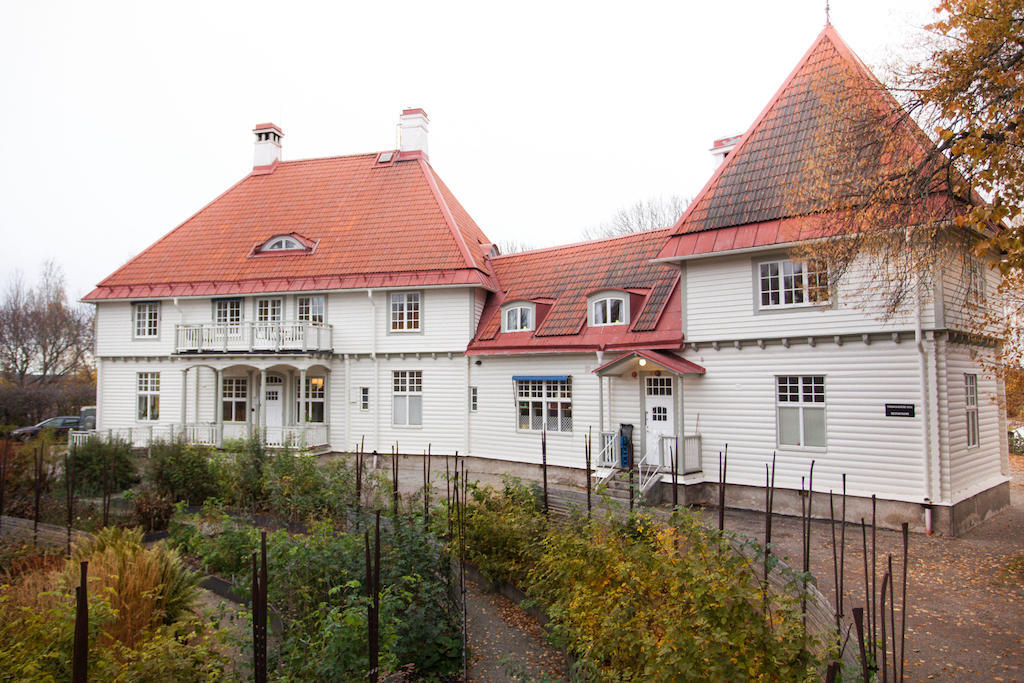 Hotel Wij Traedgardar Ockelbo Exterior foto